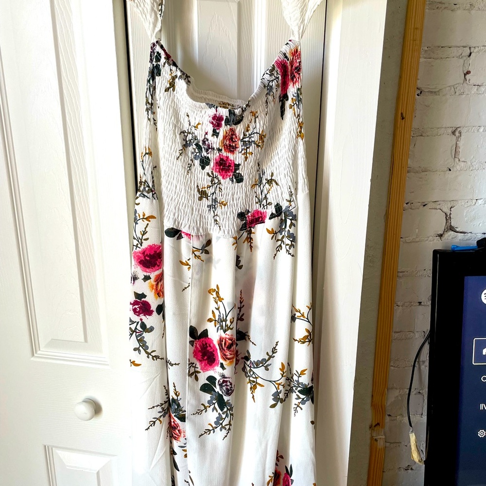 White long floral summer dress leg slit. Size M.